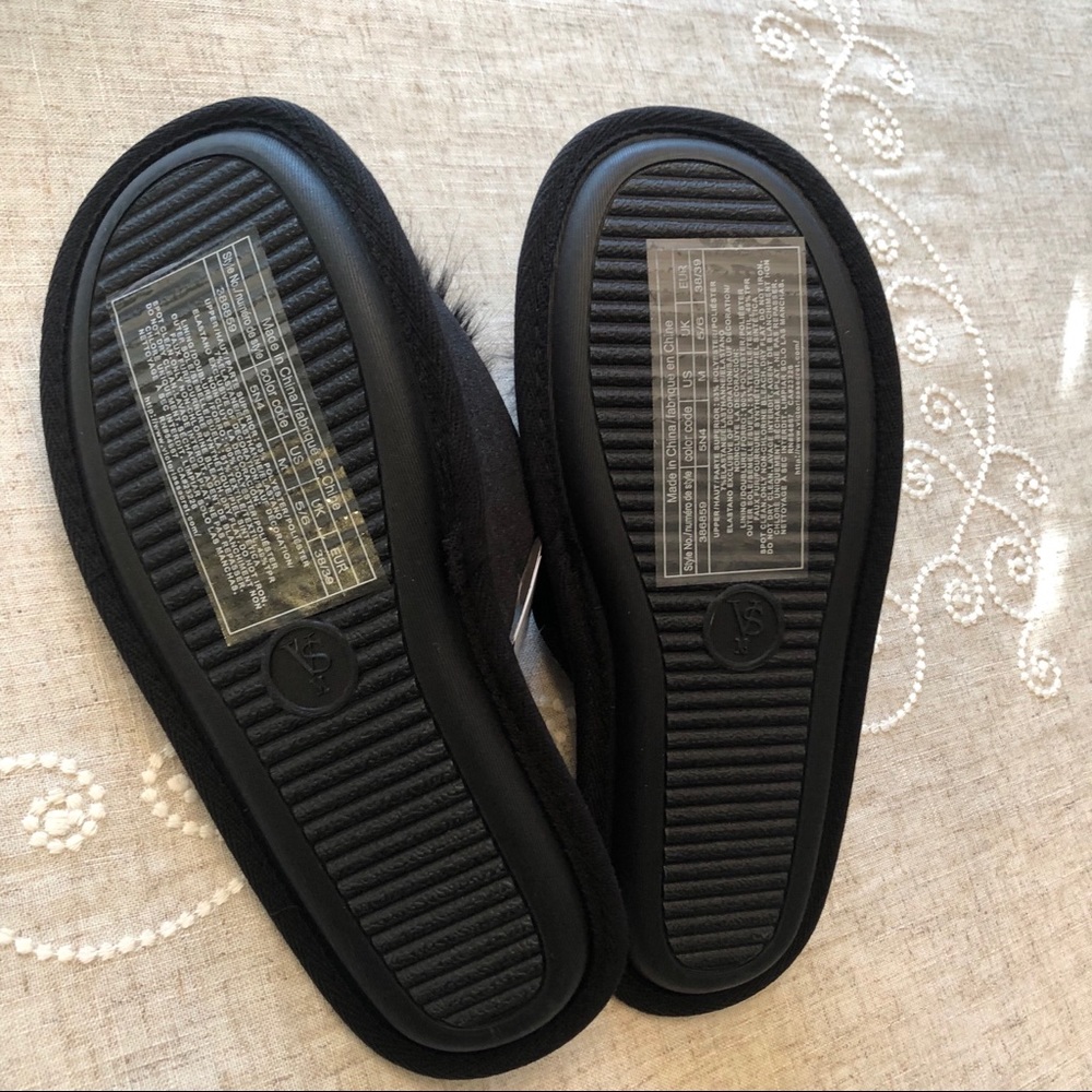 Victoria Secret Black Pom Pom Slippers New - Picture 5 of 6